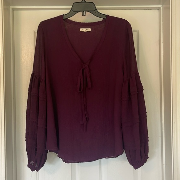 Jane and Delancey Tops - Jane and Delancey - burgundy v neck with bow -  tiered long sleeve - size L